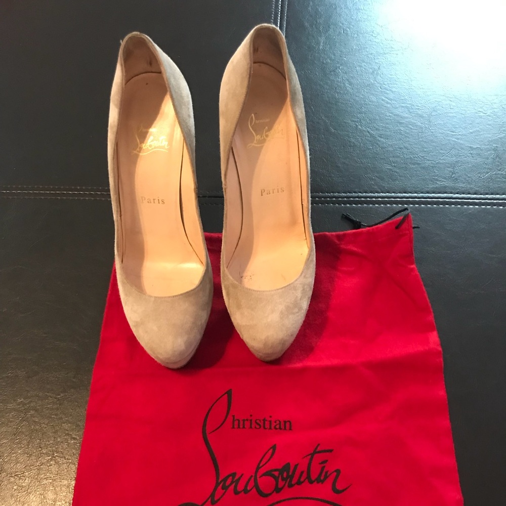 Christian Louboutin Tan  Pumps
